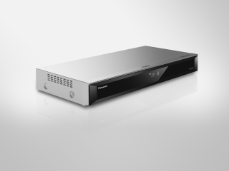 079_FY2017_UHD BD Recorder_UBS70_S_rechts